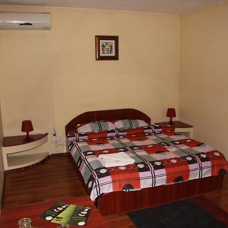 Hotel Casa Verde Prosper Bukarest Exteriör bild